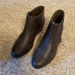 Pair of Clark’s Women’s Size 8.5 Leather Boots